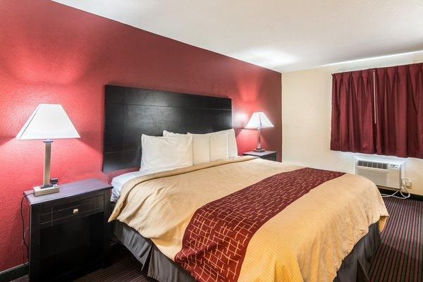 Red Roof Inn & Suites Pensacola-Nas Corry Beach Haven Exteriör bild