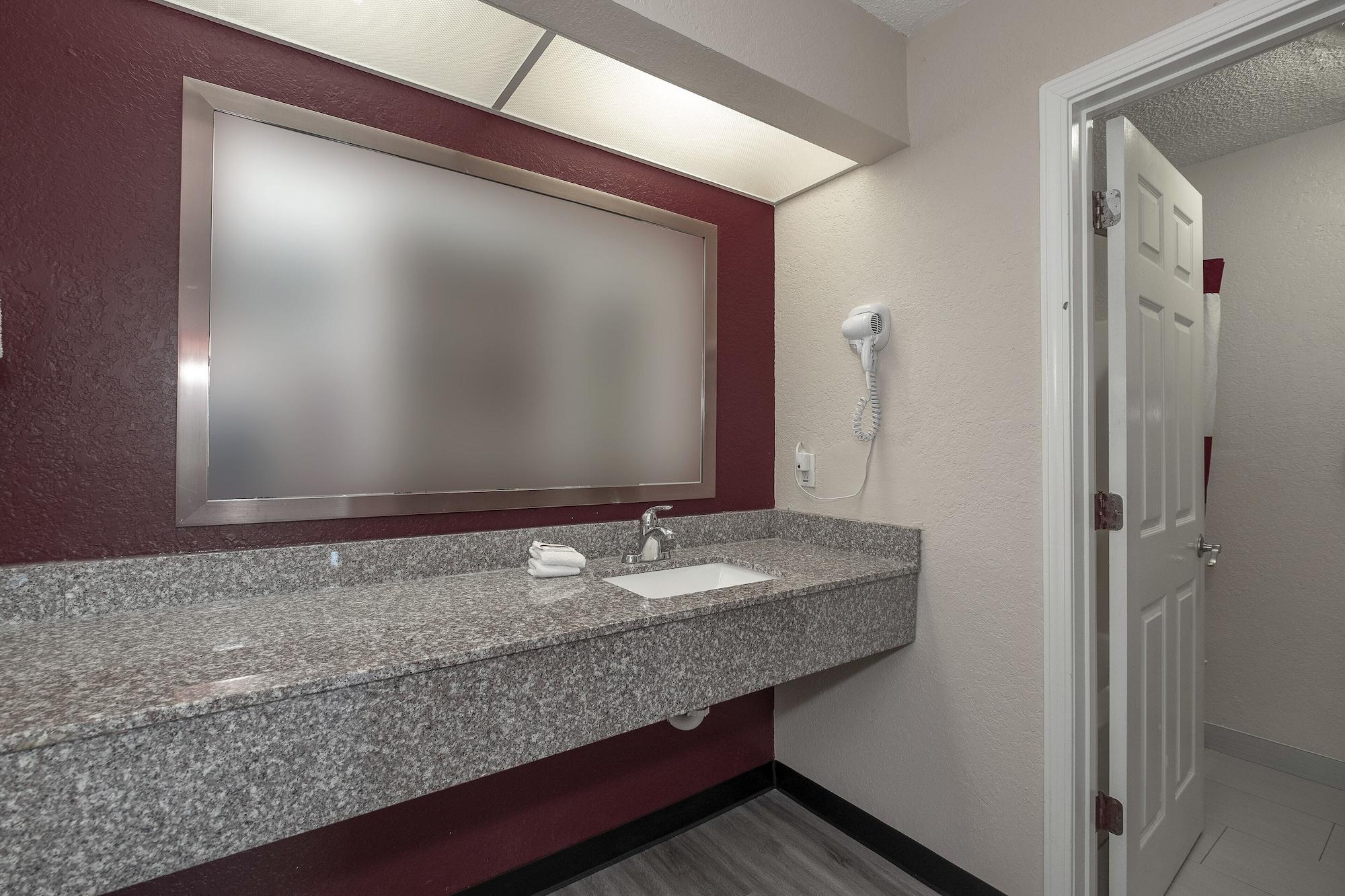 Red Roof Inn & Suites Pensacola-Nas Corry Beach Haven Exteriör bild