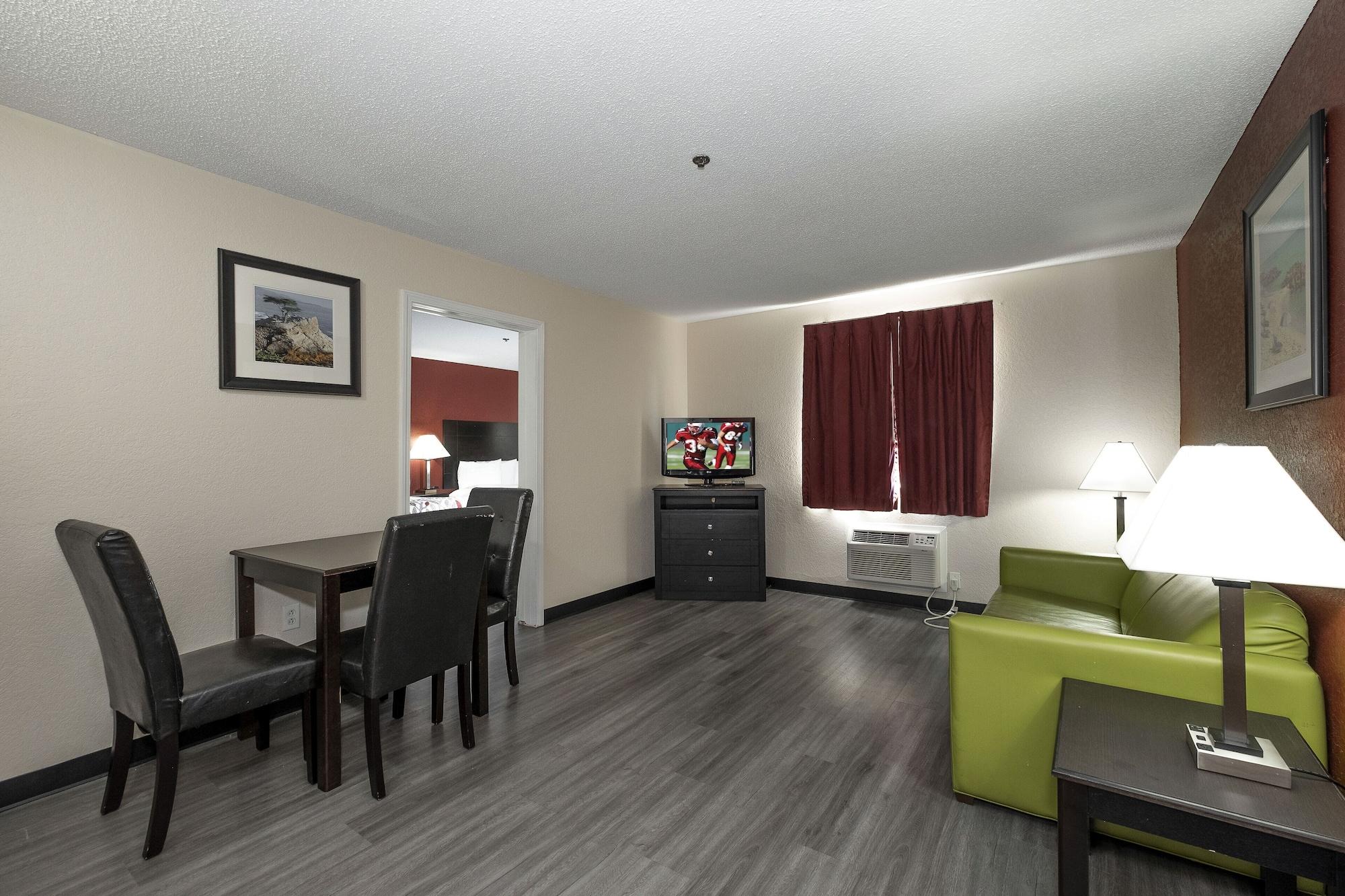 Red Roof Inn & Suites Pensacola-Nas Corry Beach Haven Exteriör bild