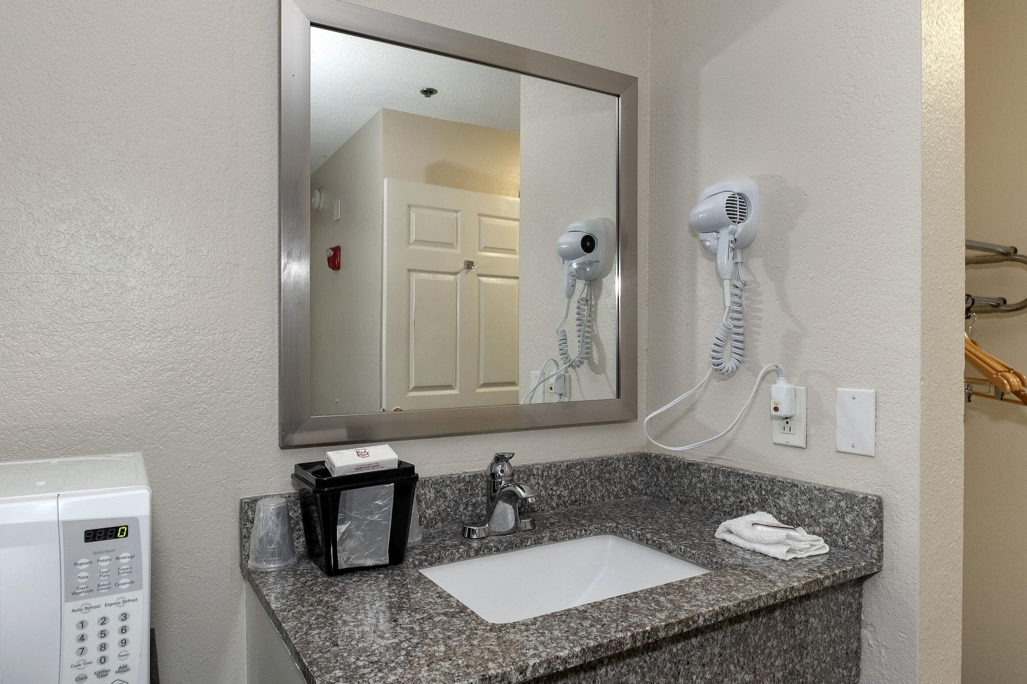 Red Roof Inn & Suites Pensacola-Nas Corry Beach Haven Exteriör bild