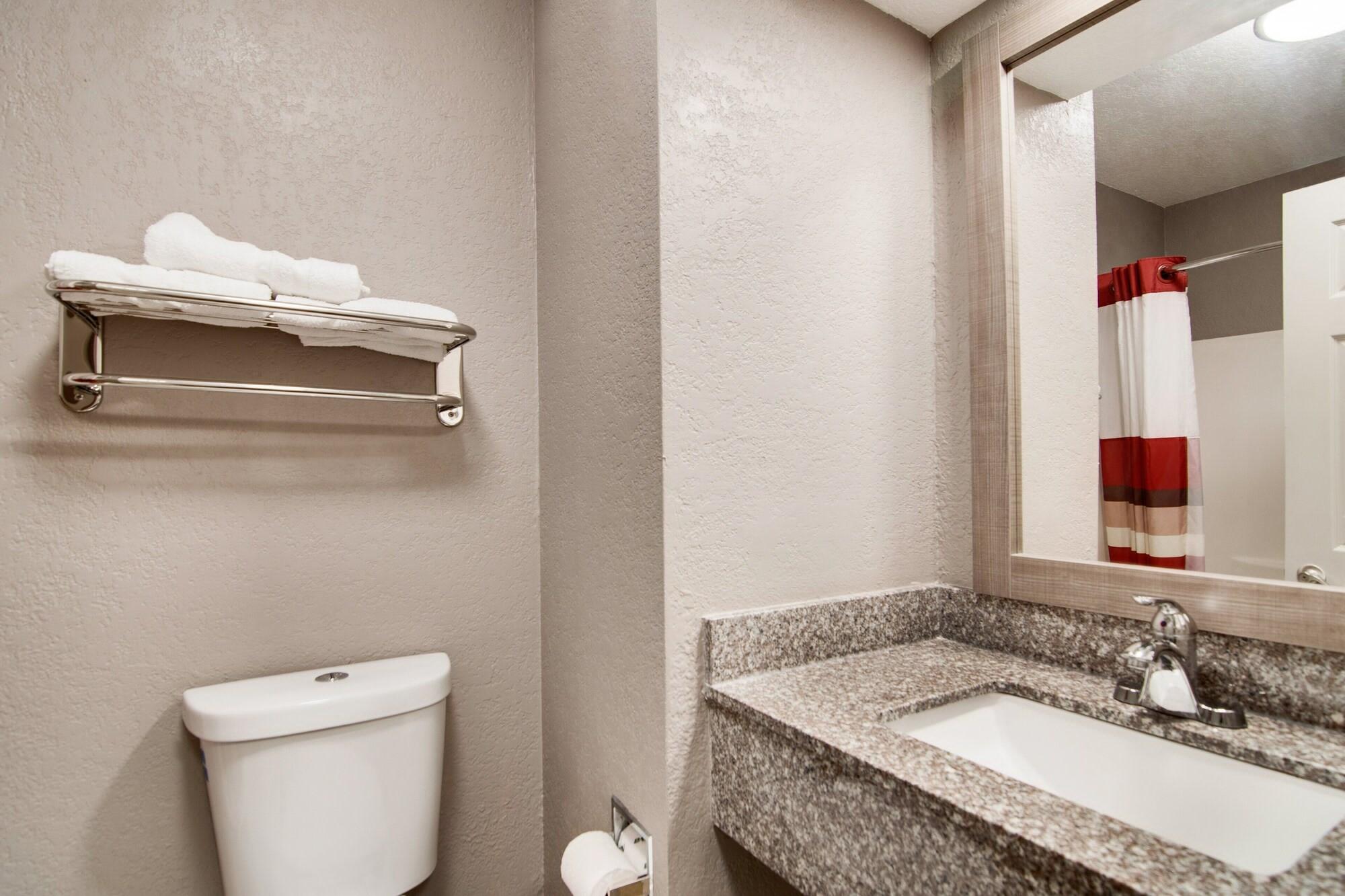 Red Roof Inn & Suites Pensacola-Nas Corry Beach Haven Exteriör bild