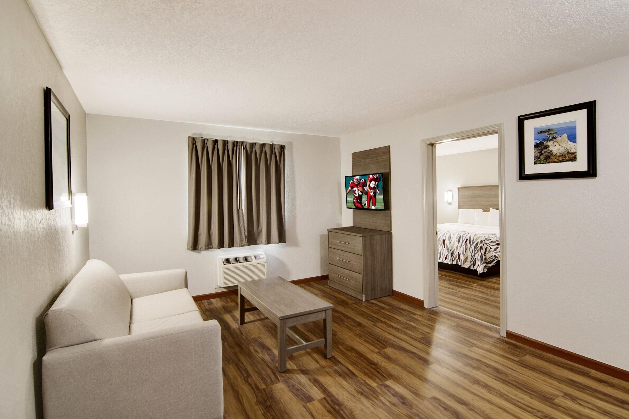Red Roof Inn & Suites Pensacola-Nas Corry Beach Haven Exteriör bild