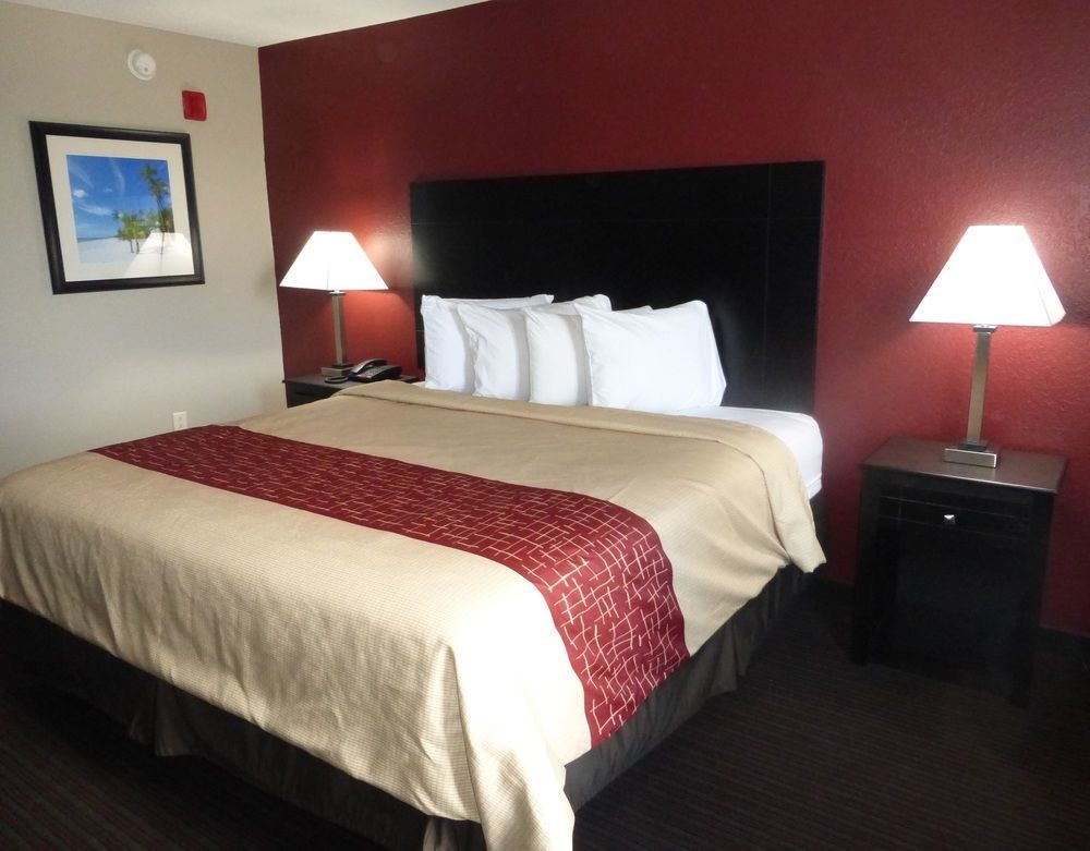 Red Roof Inn & Suites Pensacola-Nas Corry Beach Haven Exteriör bild